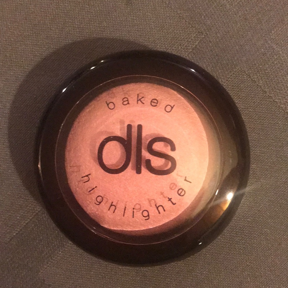 NIB Dirty Little Secret Baked Highlighter
